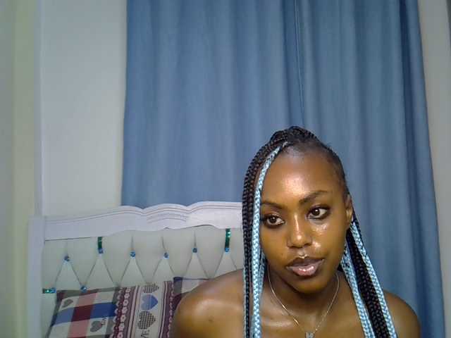 Petitedolliey live cam on BongaCams