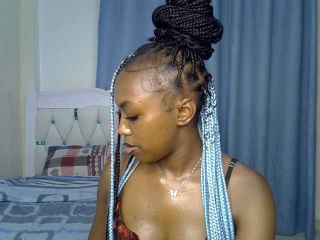 Petitedolliey live cam on BongaCams