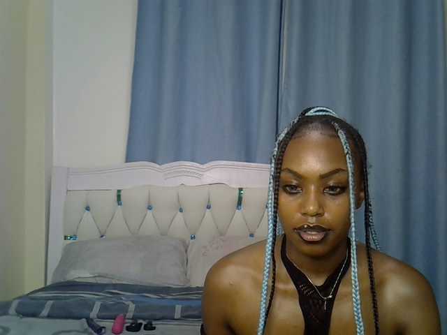 Petitedolliey live cam on BongaCams