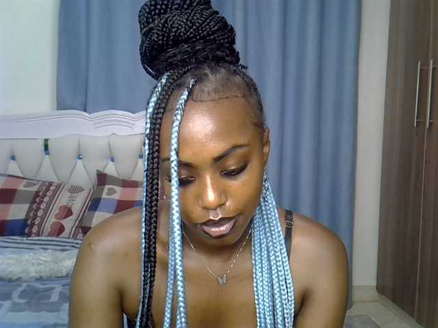 Petitedolliey live cam on BongaCams