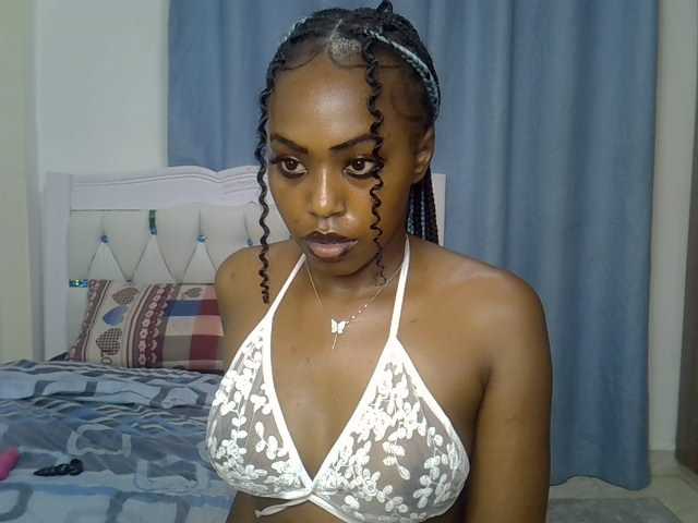 Petitedolliey live cam on BongaCams
