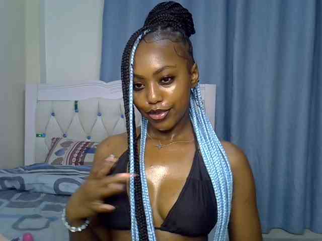 Petitedolliey's webcam live show