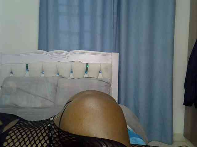Model: Petitedolliey