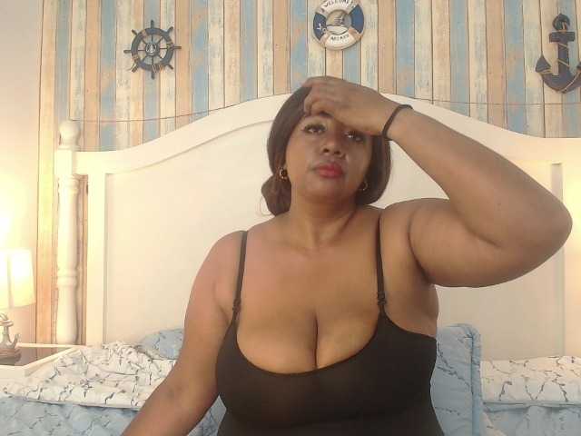 KiaraDiaz live cam preview