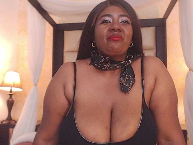 KiaraDiaz live cam on BongaCams
