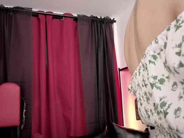 ElowenHalley webcam