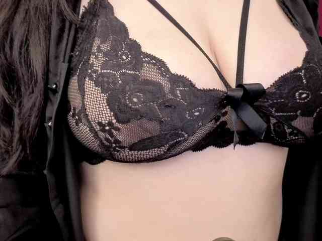 ElowenHalley webcam