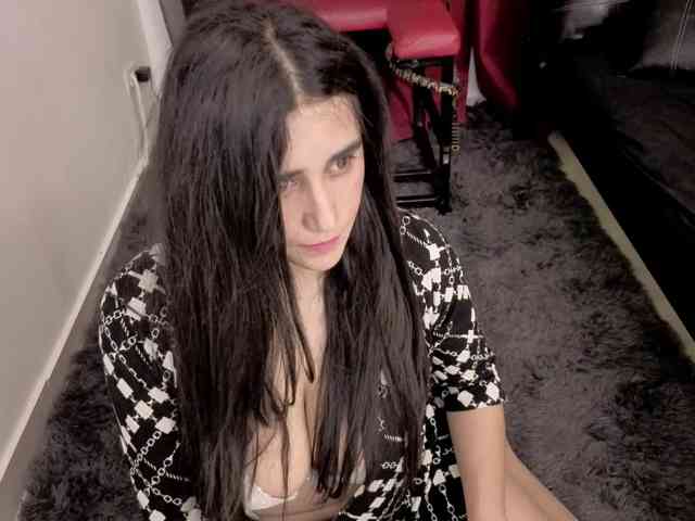 ElowenHalley webcam