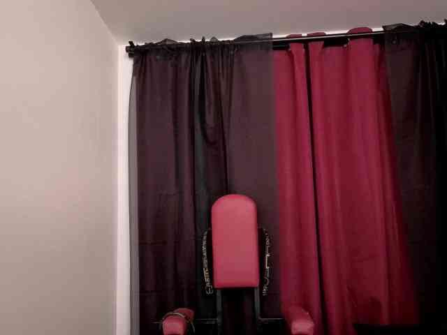 ElowenHalley webcam
