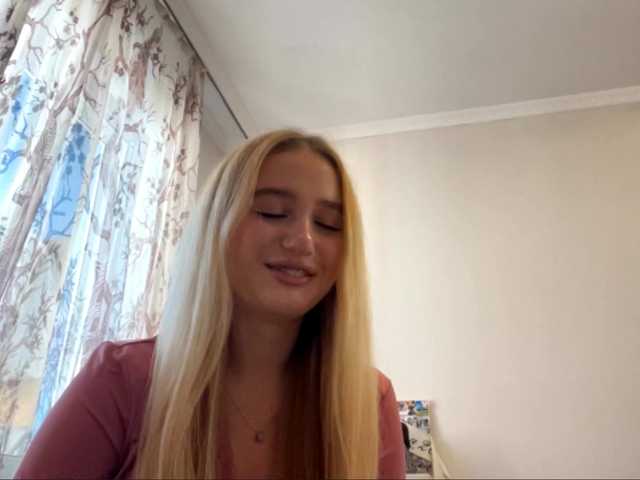 SondraJanisch live cam on BongaCams