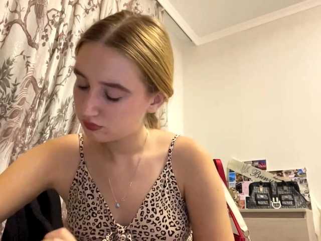 SondraJanisch live cam on BongaCams