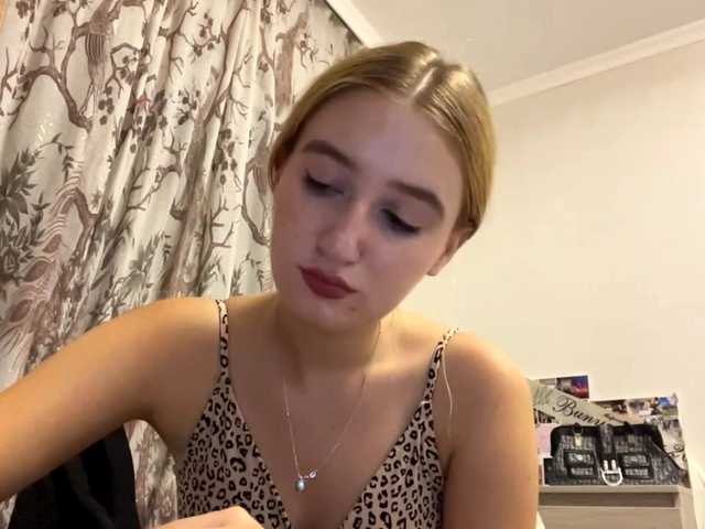 SondraJanisch live cam on BongaCams