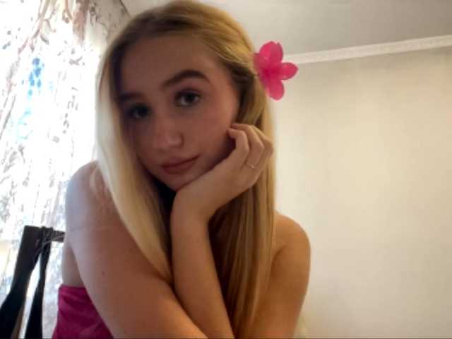 SondraJanisch live cam on BongaCams