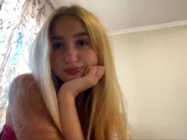 SondraJanisch live cam on BongaCams