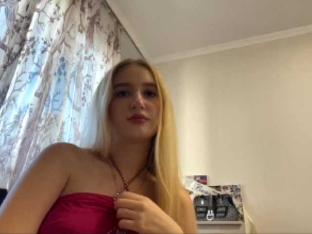 SondraJanisch live cam on BongaCams