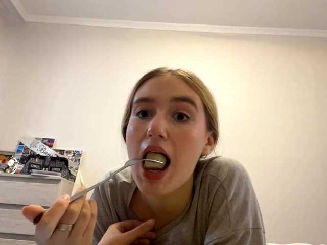 SondraJanisch live cam on BongaCams