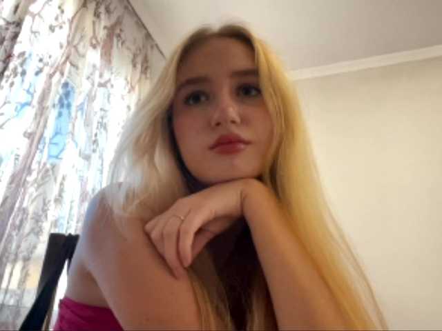 SondraJanisch live cam on BongaCams