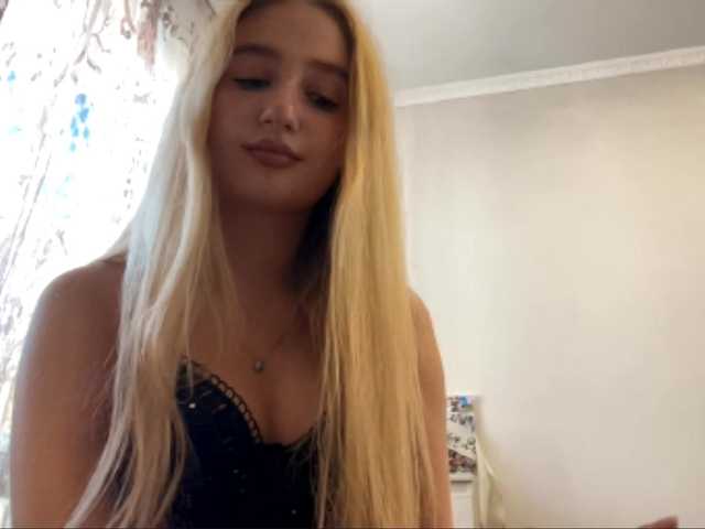 SondraJanisch live cam on BongaCams