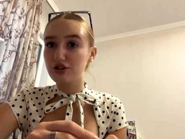 SondraJanisch live cam on BongaCams
