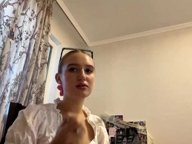 SondraJanisch live cam on BongaCams