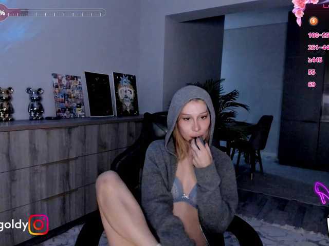 JinnyGold — live female cam