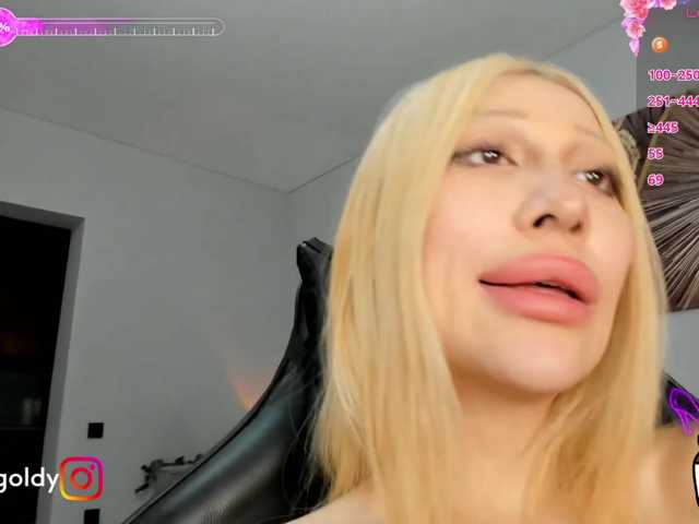JinnyGold, live now on BongaCams