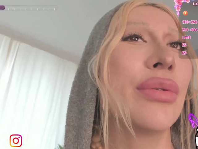 JinnyGold live cam on BongaCams