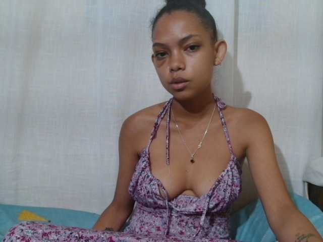 Rayelebang live cam on BongaCams