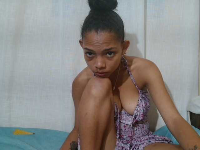 Rayelebang live cam on BongaCams