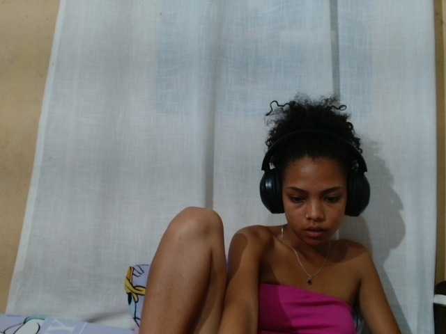Rayelebang live cam on BongaCams