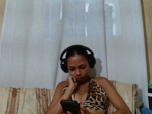 Rayelebang — live female cam