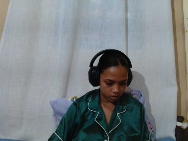 Rayelebang live cam on BongaCams