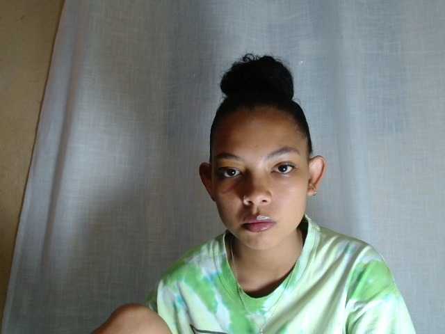 Rayelebang live cam on BongaCams