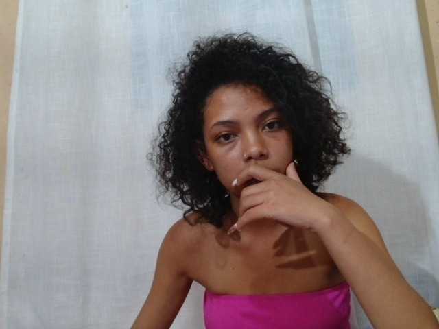 Rayelebang live cam on BongaCams