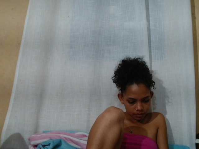 Rayelebang live cam on BongaCams