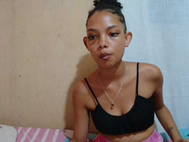 Rayelebang live cam on BongaCams