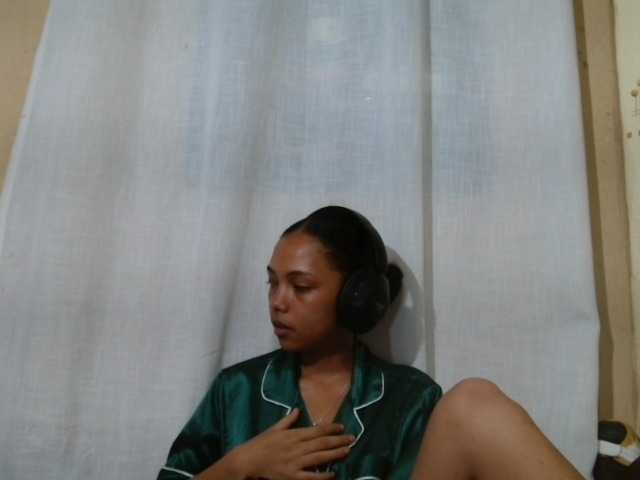 Rayelebang live cam on BongaCams