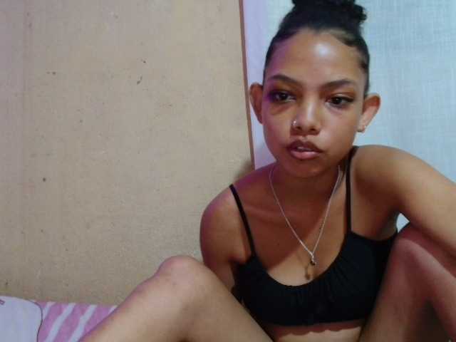 Rayelebang live cam on BongaCams
