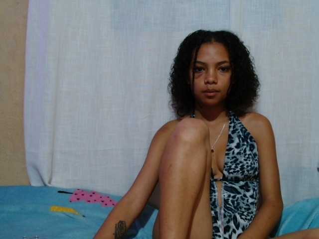 Rayelebang live cam on BongaCams