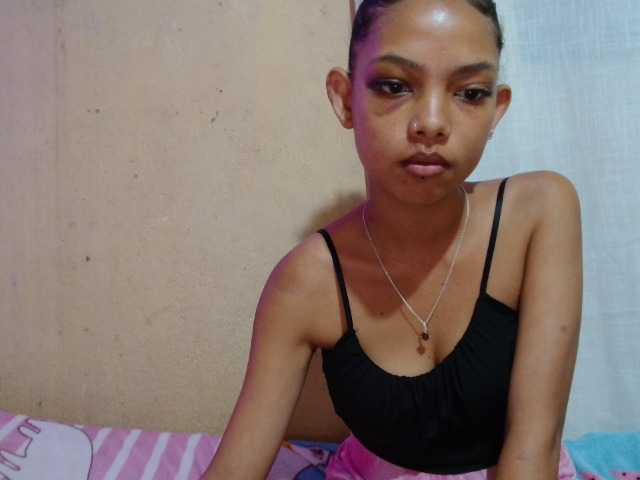 Rayelebang live cam on BongaCams