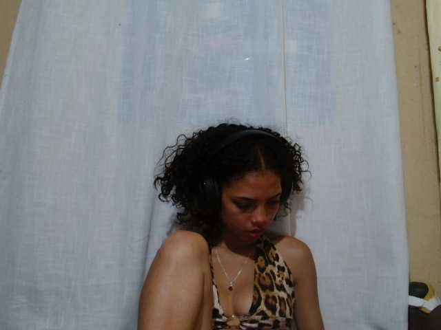 Rayelebang live cam on BongaCams