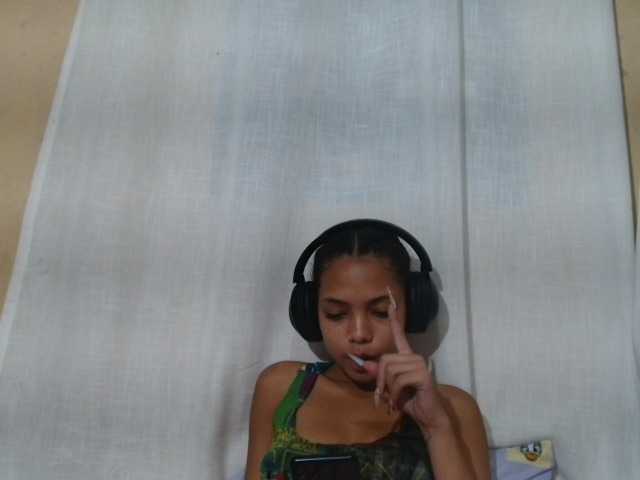 Rayelebang live cam on BongaCams