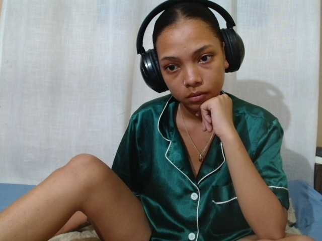 Rayelebang live cam on BongaCams