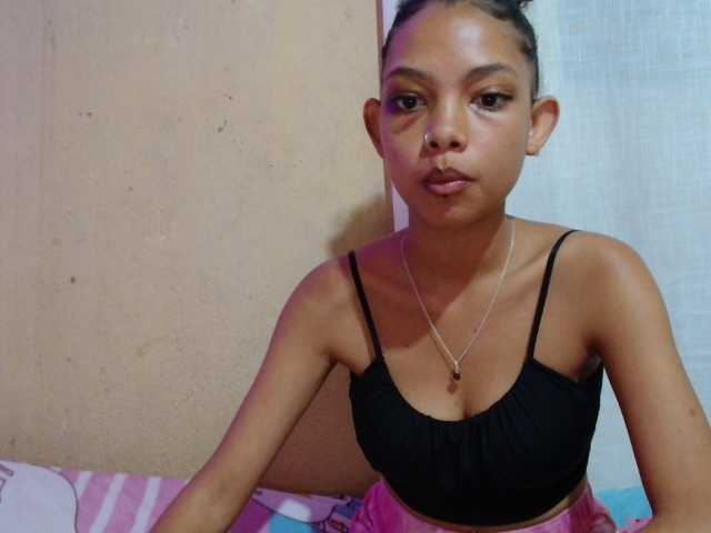 Rayelebang live cam on BongaCams