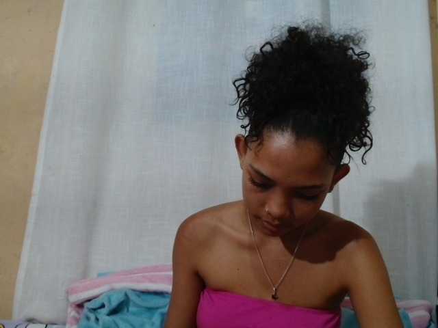 Rayelebang live cam on BongaCams