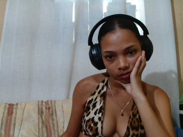 Rayelebang live cam on BongaCams