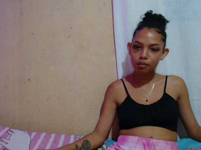 Rayelebang live cam on BongaCams