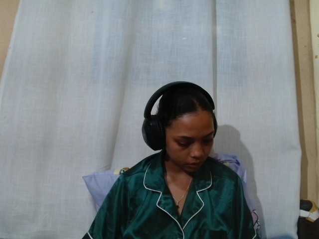 Rayelebang live cam on BongaCams