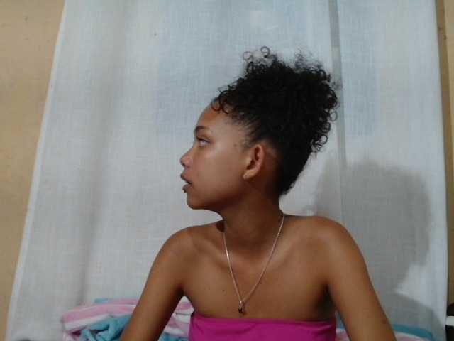 Rayelebang live cam on BongaCams