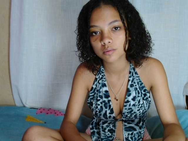 Rayelebang live cam on BongaCams